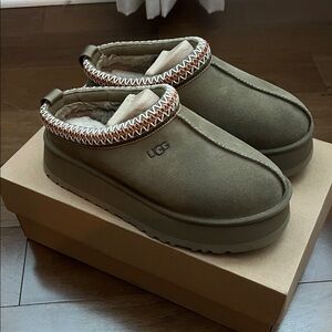 Brand New UGG Tazz Antelope 8